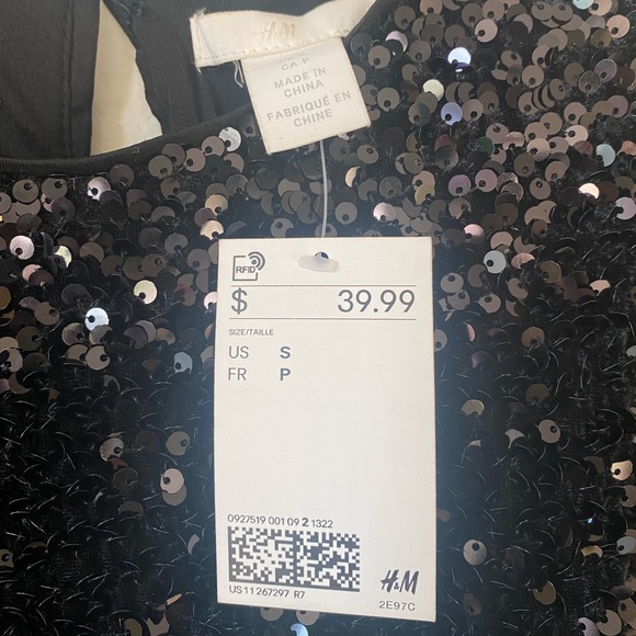 H&M Puff-Sleeved Black Sequin Dress - Picture 7 of 11